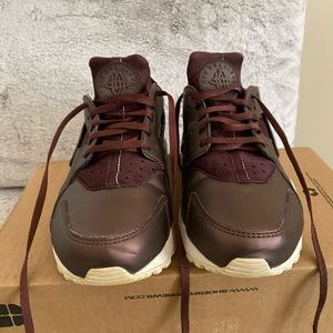 Nike Huarache Sneakers